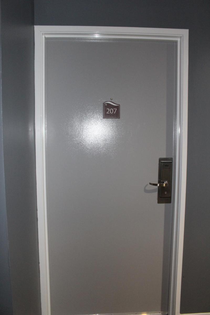 Budget Inn - image 4