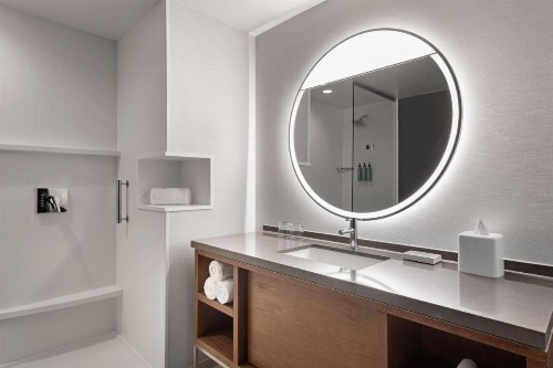 Courtyard by Marriott Marina del Rey - image 25