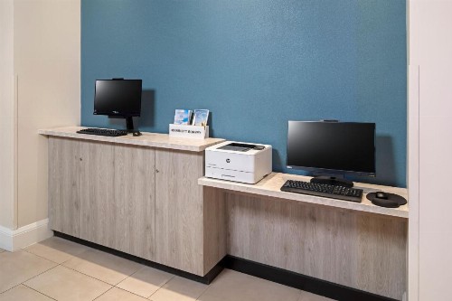 Courtyard by Marriott Marina del Rey - image 30