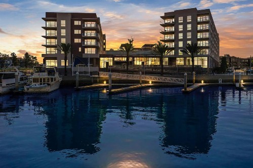 Courtyard by Marriott Marina del Rey - image 4