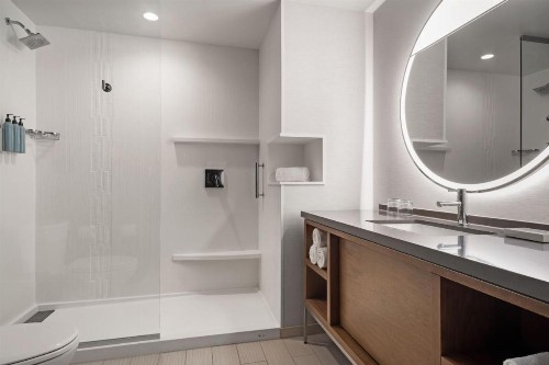 Courtyard by Marriott Marina del Rey - image 6