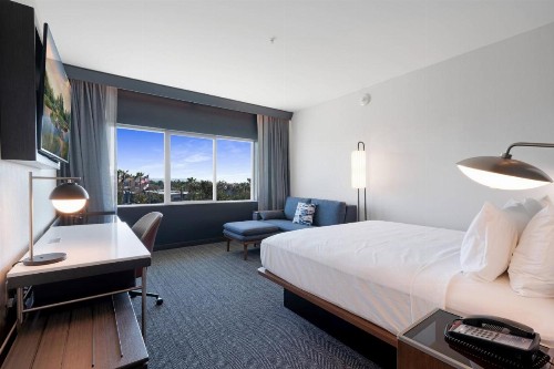Courtyard by Marriott Marina del Rey - image 9