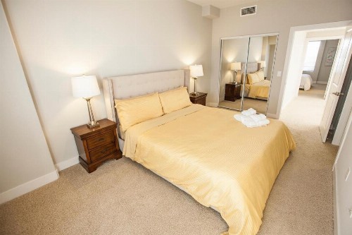 The Grove Penthouse 3 BDRM 3 BATH - image 10