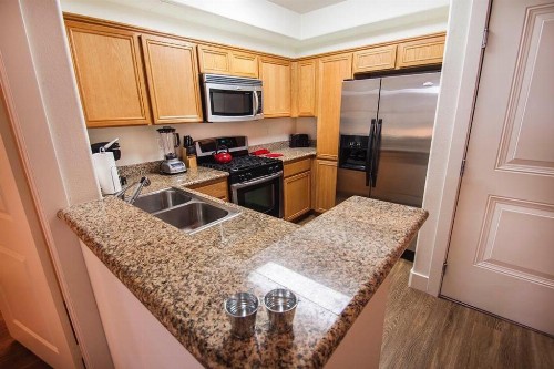 The Grove Penthouse 3 BDRM 3 BATH - image 6