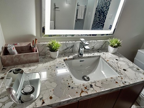 GORGEOUS Hollywood living - image 12