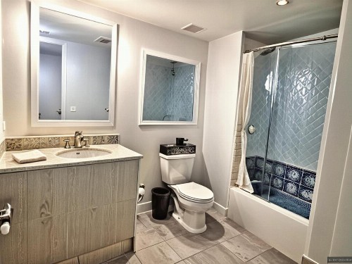GORGEOUS Hollywood living - image 15