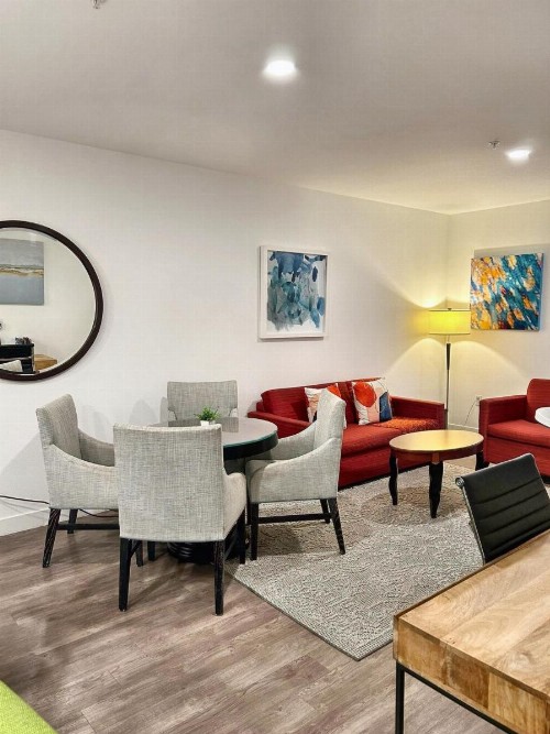 GORGEOUS Hollywood living - image 17