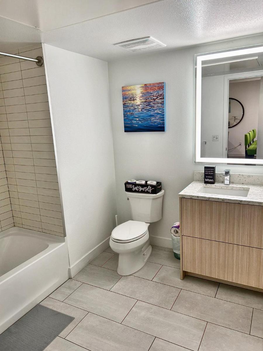 GORGEOUS Hollywood living - main image
