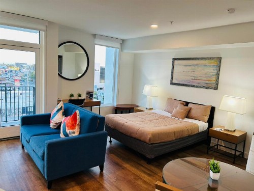 GORGEOUS Hollywood living - image 20