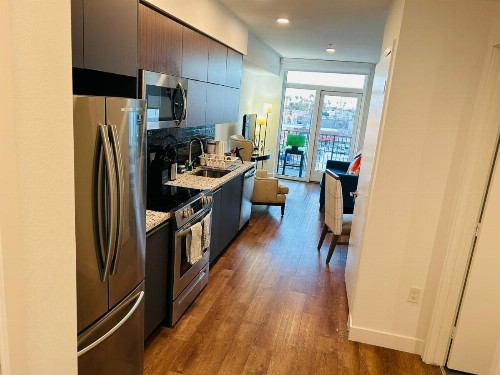 GORGEOUS Hollywood living - image 21