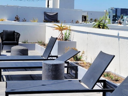 GORGEOUS Hollywood living - image 23