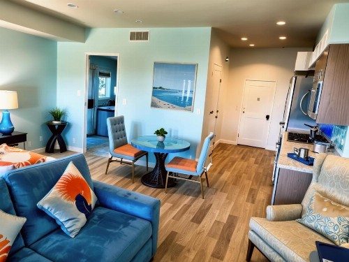 GORGEOUS Hollywood living - image 34