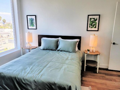 GORGEOUS Hollywood living - image 41