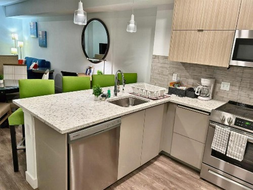 GORGEOUS Hollywood living - image 46