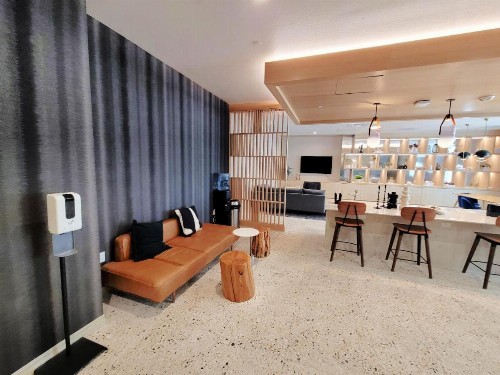 GORGEOUS Hollywood living - image 7
