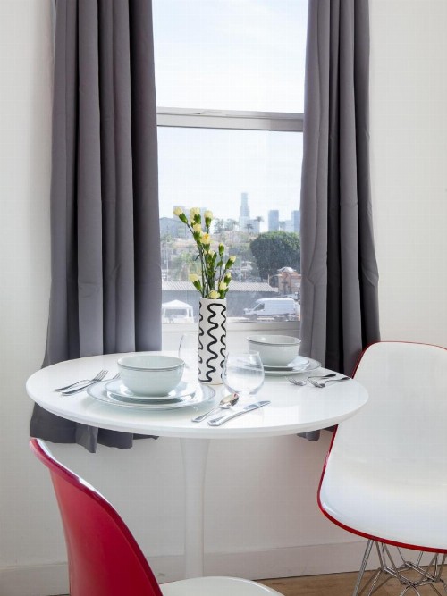 Minutes to Downtown and Elegant Studio - image 1