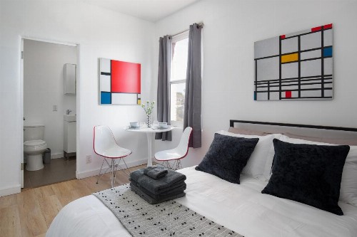 Minutes to Downtown and Elegant Studio - image 8