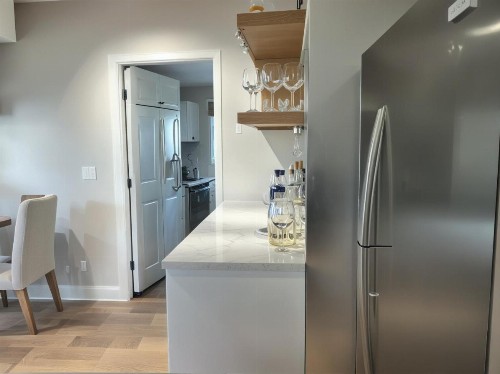 Hollywood Cosmopolitan Apartments - image 12