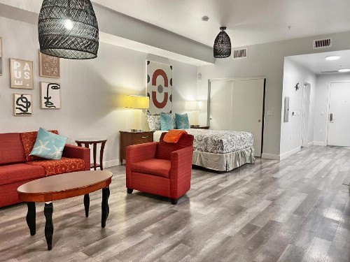 Hollywood Cosmopolitan Apartments - image 24
