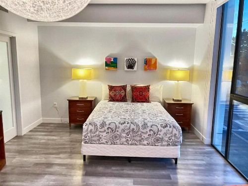 Hollywood Cosmopolitan Apartments - image 39