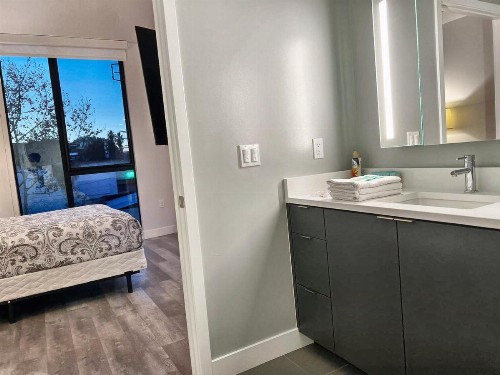 Hollywood Cosmopolitan Apartments - image 4