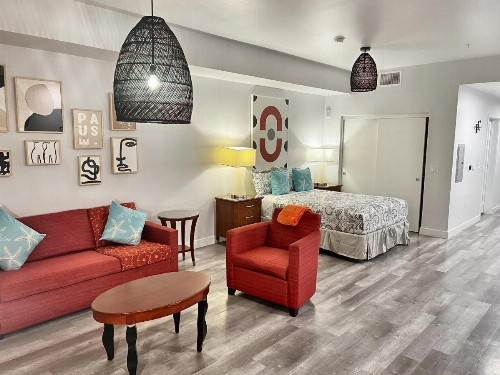 Hollywood Cosmopolitan Apartments - image 41