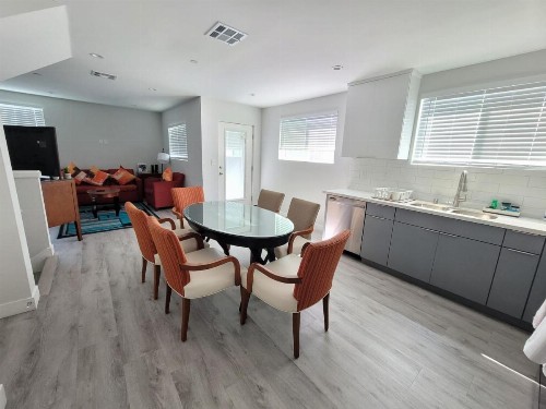 Hollywood Cosmopolitan Apartments - image 48