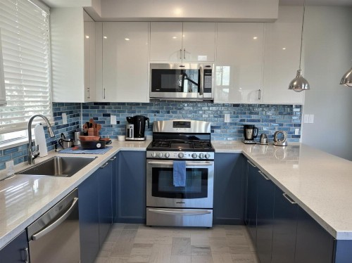 Hollywood Cosmopolitan Apartments - image 6