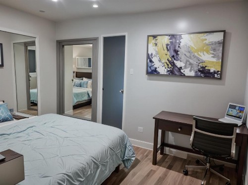 Hollywood Cosmopolitan Apartments - image 8