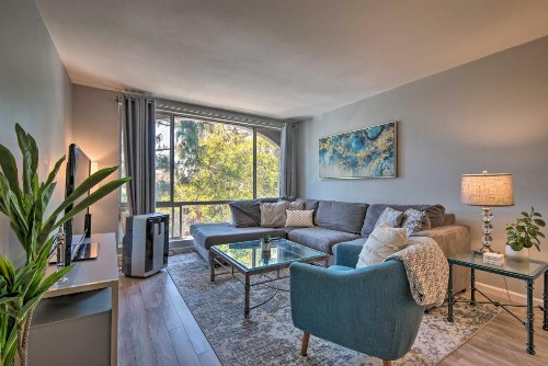 Chic Culver City Condo about 6 Miles to Venice Beach! - image 3