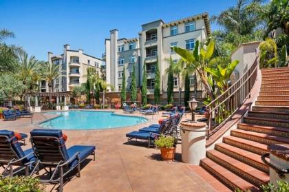 Central 2bed 2Bath Apartment with pool gym jacuzzi in Glendale