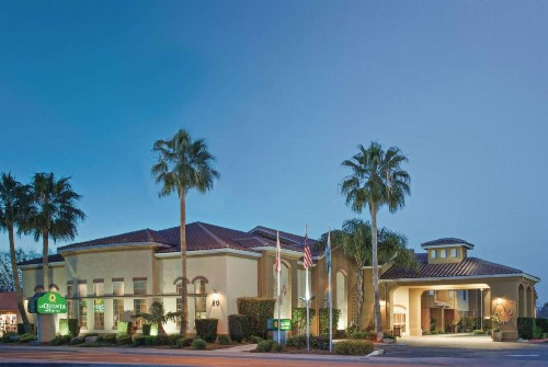 La Quinta by Wyndham Los Banos - image 1