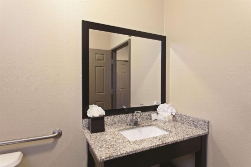 La Quinta by Wyndham Los Banos - image 15