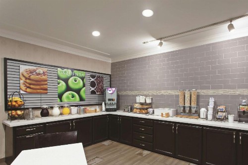 La Quinta by Wyndham Los Banos - image 7