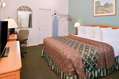 Americas Best Value Inn Los Banos - image 10