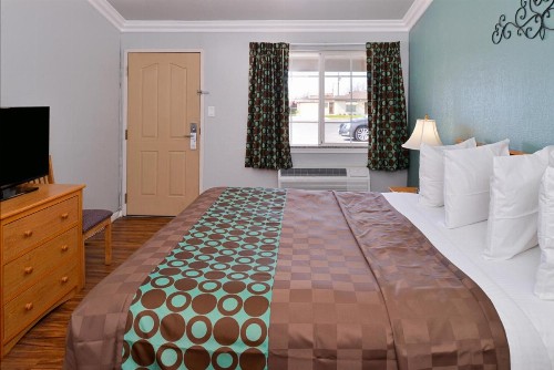 Americas Best Value Inn Los Banos - image 3