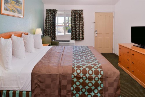 Americas Best Value Inn Los Banos - image 9