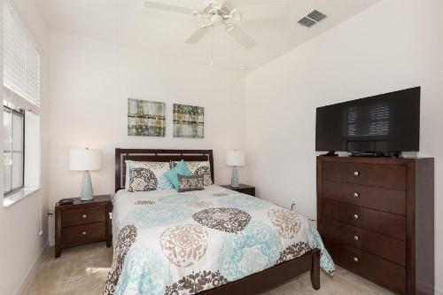 Victoria Villa- Modern 4 bedroom villa with a fully screened private pool with spa game room gas BBQ and resort amenities - image 10