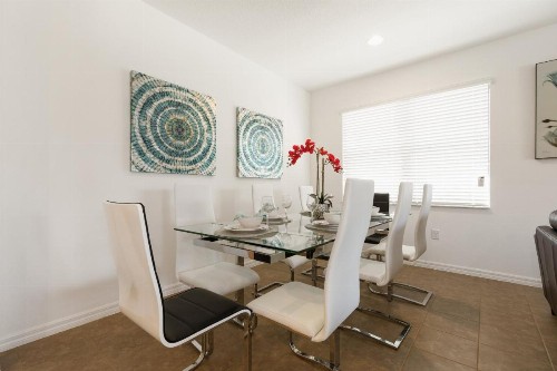 Victoria Villa- Modern 4 bedroom villa with a fully screened private pool with spa game room gas BBQ and resort amenities