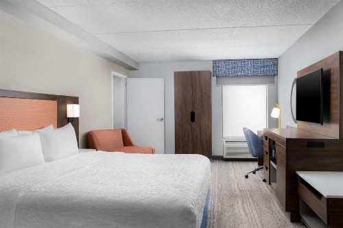 Hampton Inn Louisville Airport Fair/Expo Center - image 16