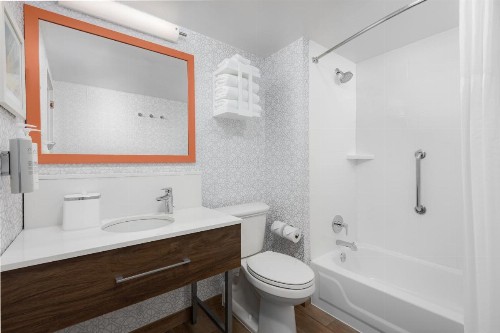 Hampton Inn Louisville Airport Fair/Expo Center - image 32