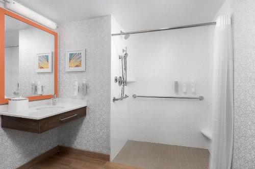 Hampton Inn Louisville Airport Fair/Expo Center - image 34