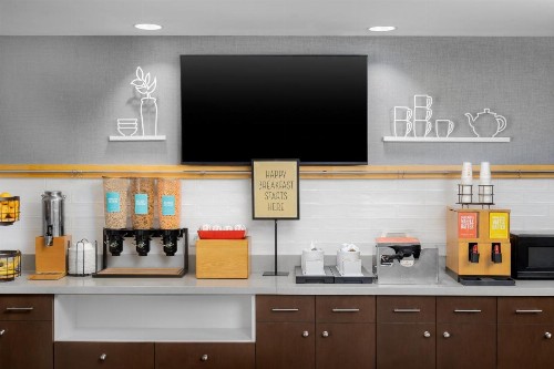Hampton Inn Louisville Airport Fair/Expo Center - image 4