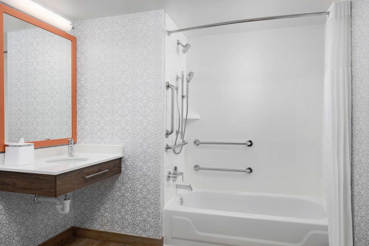 Hampton Inn Louisville Airport Fair/Expo Center - image 7