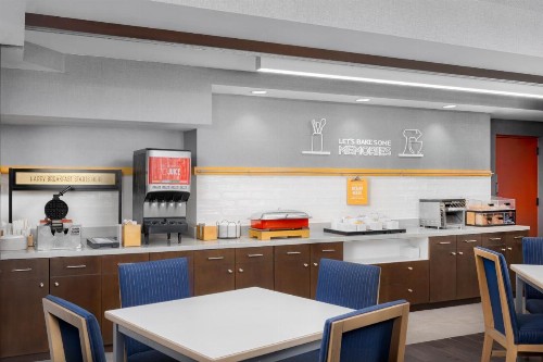 Hampton Inn Louisville Airport Fair/Expo Center - image 9