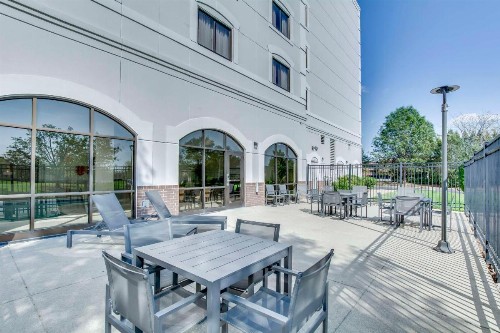 Embassy Suites by Hilton Louisville East - image 2