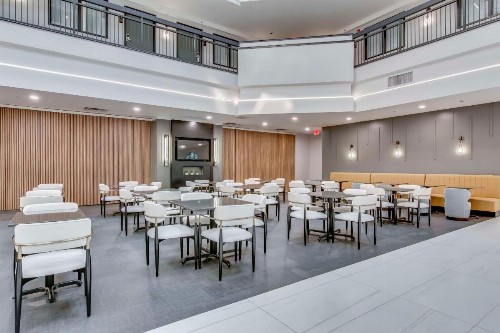 Embassy Suites by Hilton Louisville East - image 23