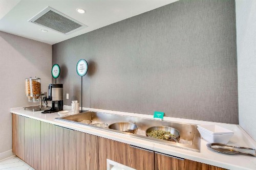 Embassy Suites by Hilton Louisville East - image 36