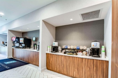 Embassy Suites by Hilton Louisville East - image 48