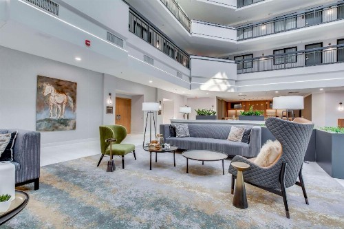 Embassy Suites by Hilton Louisville East - image 5